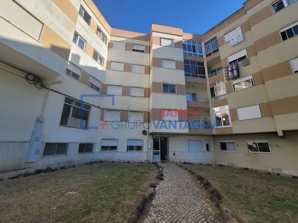 Apartamento T2 para Venda em Rio de Mouro Foto 24