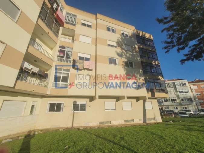 Apartamento T2 para Venda em Rio de Mouro Foto 9