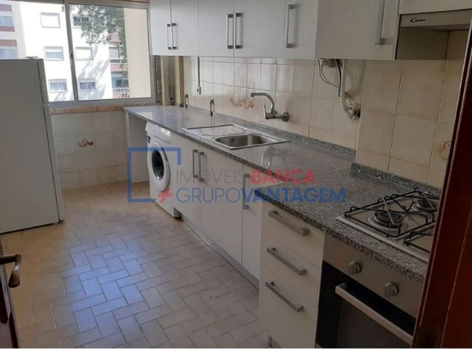 Apartamento T2 para Venda em Rio de Mouro Foto 12