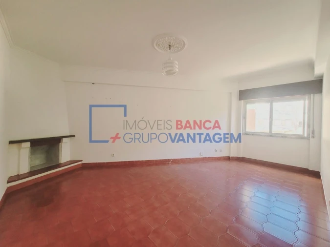 Apartamento T2 para Venda em Rio de Mouro Foto 2
