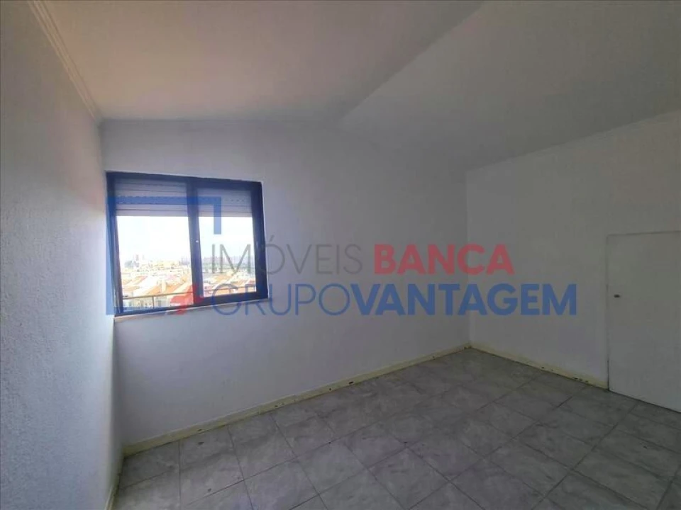 Apartamento T1 para Venda em Beato Foto 10