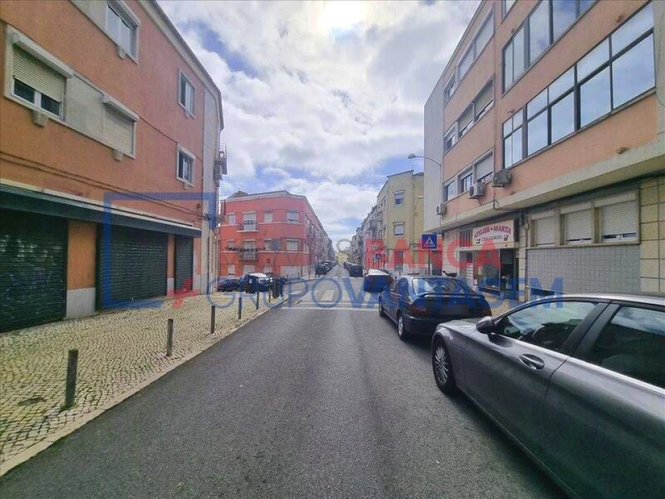 Apartamento T1 para Venda em Beato Foto 16