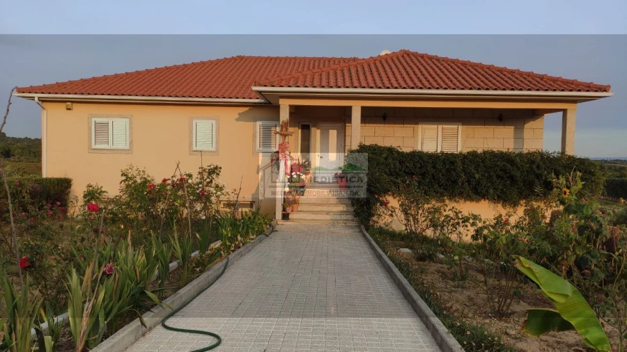 Moradia T3 para Venda em Ervões