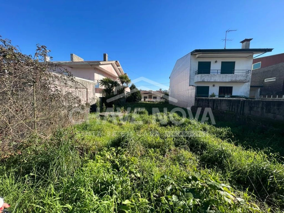 Terreno para Venda em Castêlo da Maia Foto 2