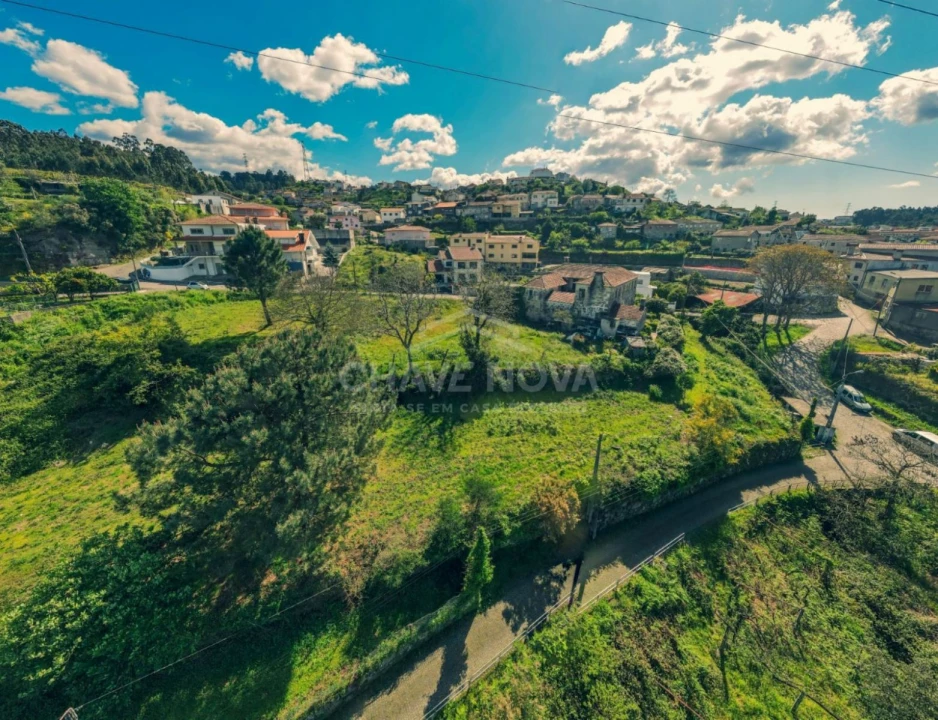 Terreno P/ Prédio para Venda em Rebordosa Foto 2