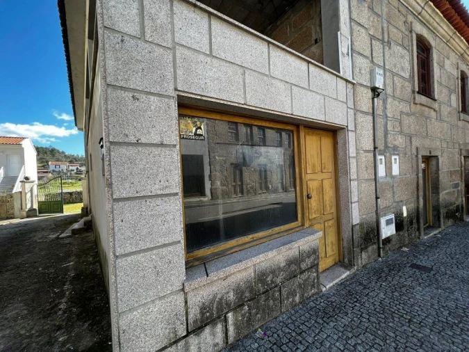 Moradia T12 para Venda em Torre de D. Chama Foto 9