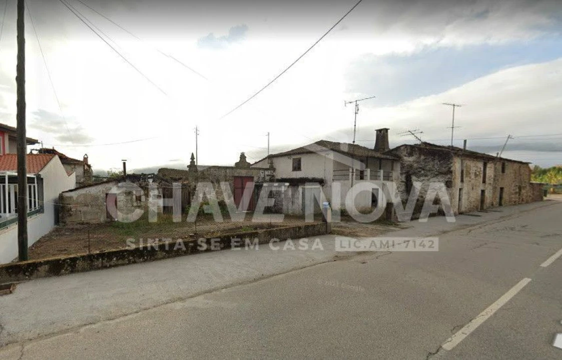 Moradia T8 para Venda em Vilar de Nantes Foto 1