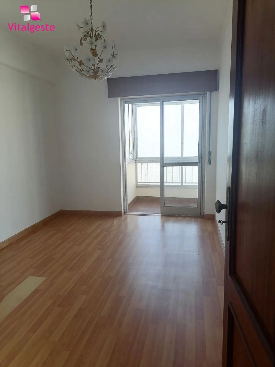 Apartamento T2 para Venda em Loures Foto 3