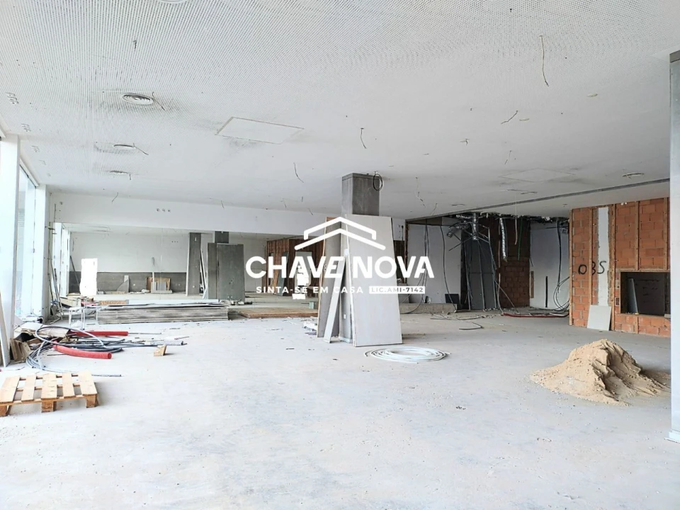 Loja para Arrendamento em Santa Maria da Feira, Travanca, Sanfins e Espargo Foto 6