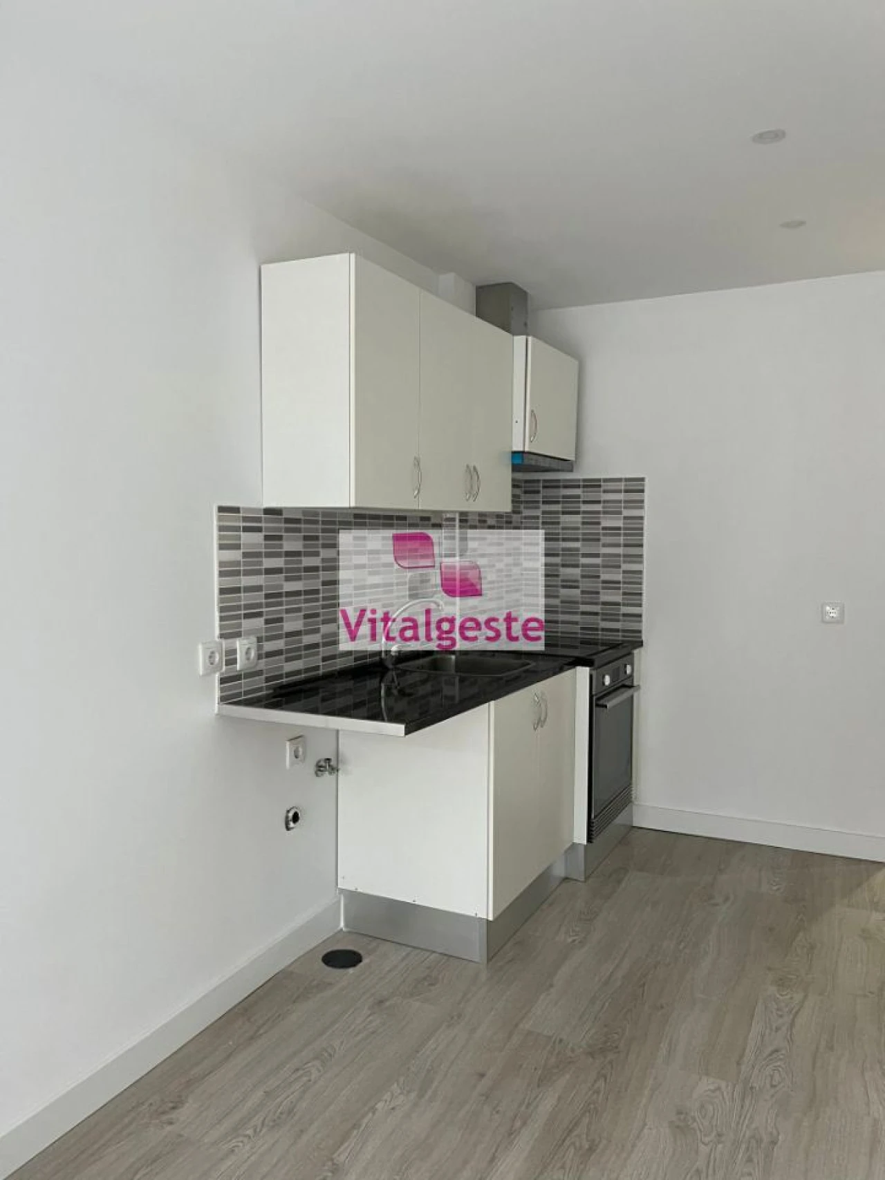 Apartamento T2 para Venda em Agualva e Mira-Sintra Foto 20