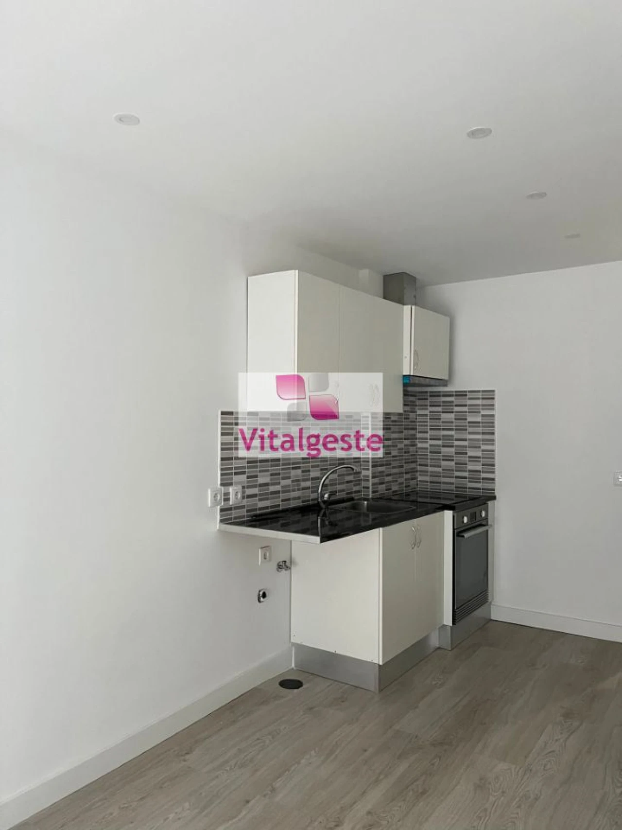 Apartamento T2 para Venda em Agualva e Mira-Sintra Foto 21