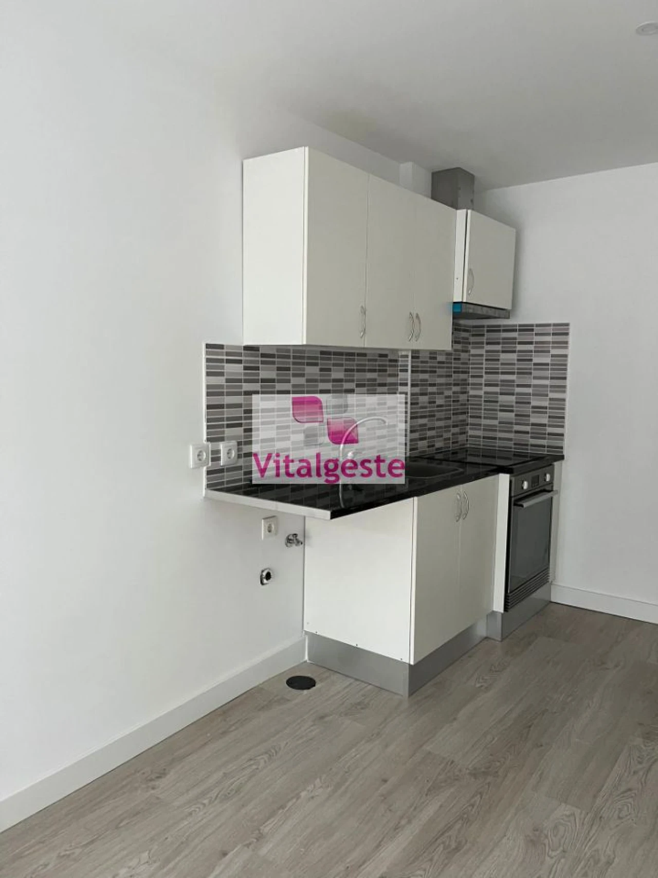 Apartamento T2 para Venda em Agualva e Mira-Sintra Foto 24