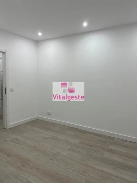 Apartamento T2 para Venda em Agualva e Mira-Sintra