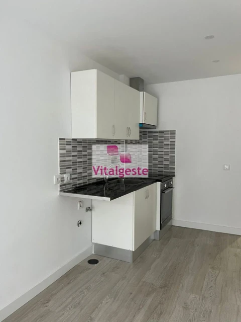 Apartamento T2 para Venda em Agualva e Mira-Sintra