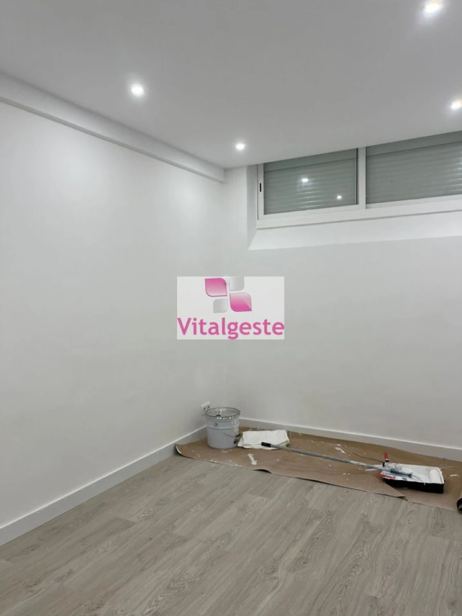 Apartamento T2 para Venda em Agualva e Mira-Sintra Foto 11