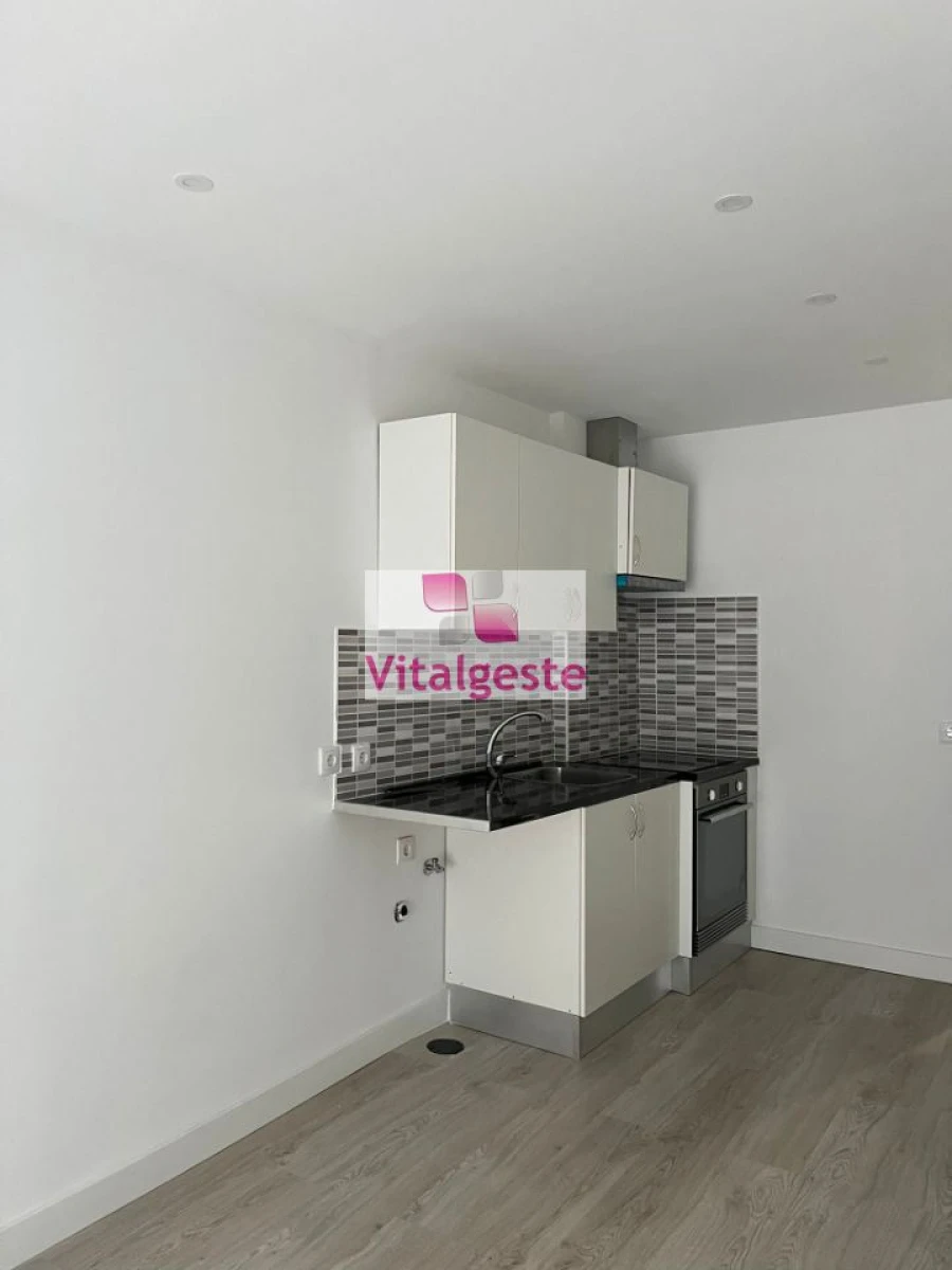 Apartamento T2 para Venda em Agualva e Mira-Sintra Foto 21