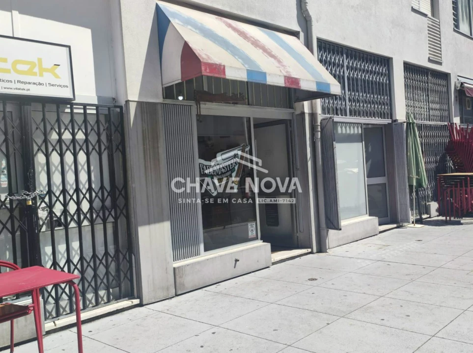 Loja para Trespasse em Vilar de Andorinho Foto 1