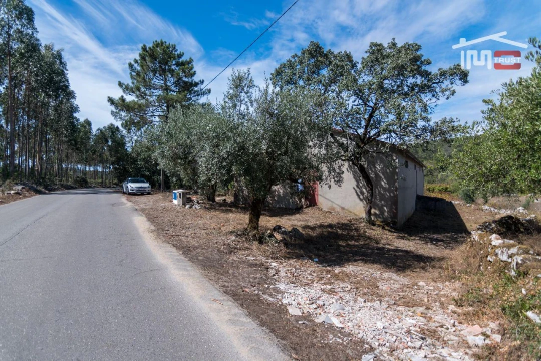Armazém para Venda em São Mamede Foto 1
