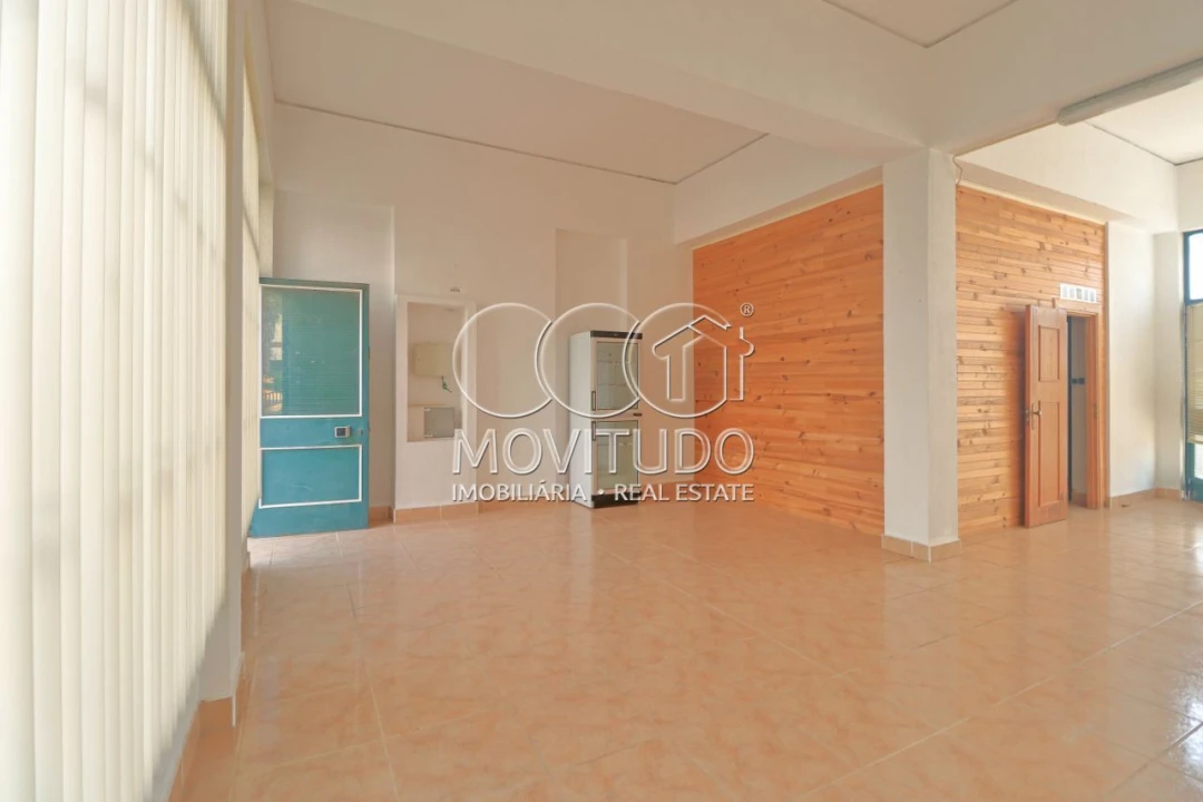 Loja para Arrendamento em Vialonga Foto 7