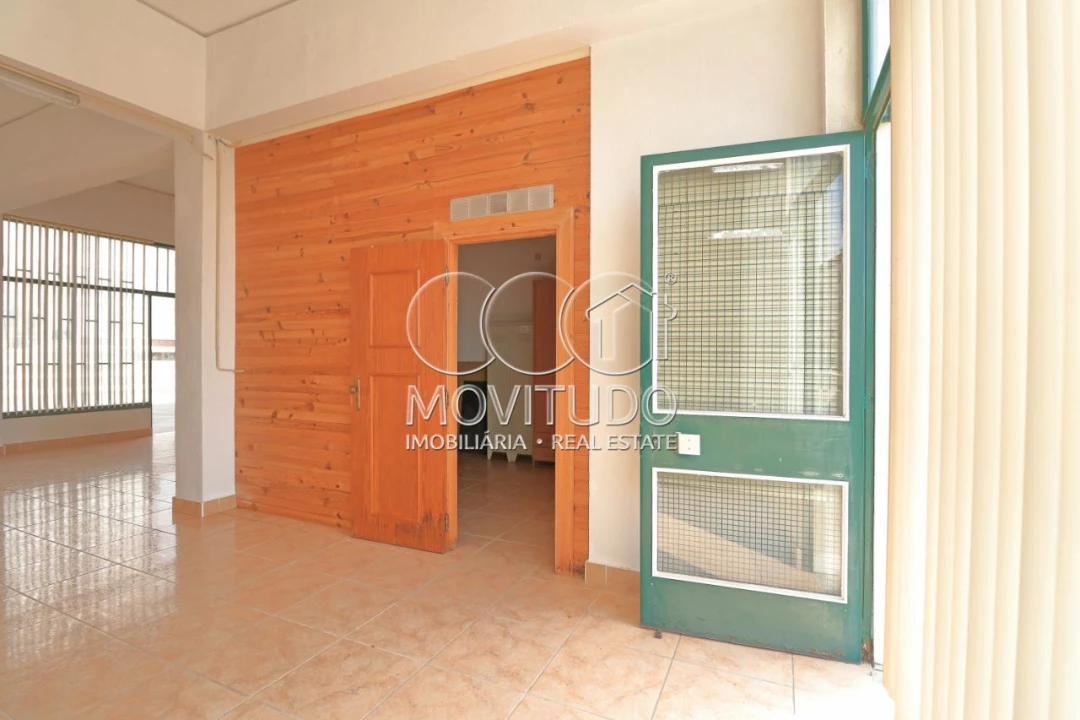 Loja para Arrendamento em Vialonga Foto 10