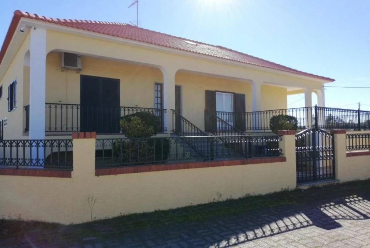 Moradia T6 para Venda em Benquerenças Foto 2