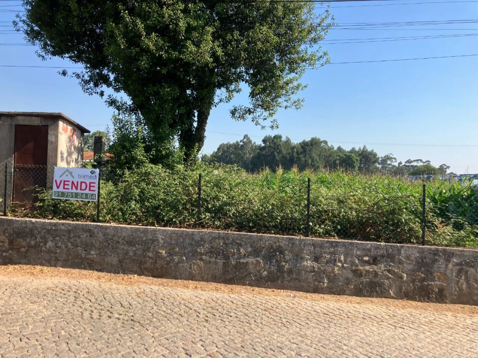 Terreno para Venda em Arcozelo Foto 1