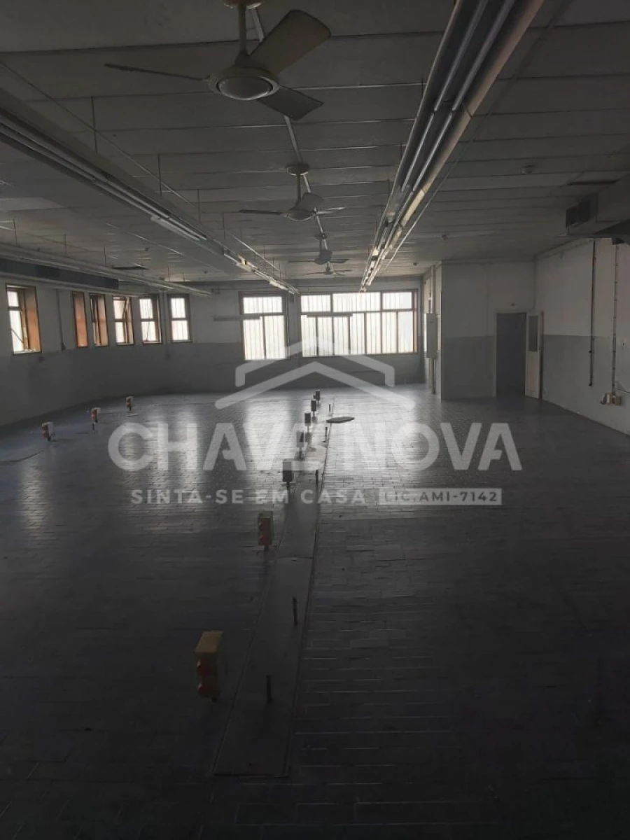 Armazém para Venda em Oliveira do Douro Foto 1