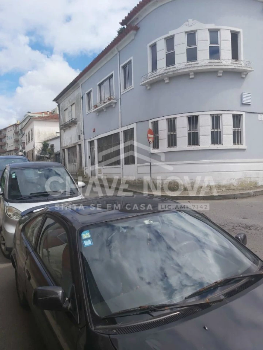 Armazém para Venda em Oliveira do Douro Foto 2