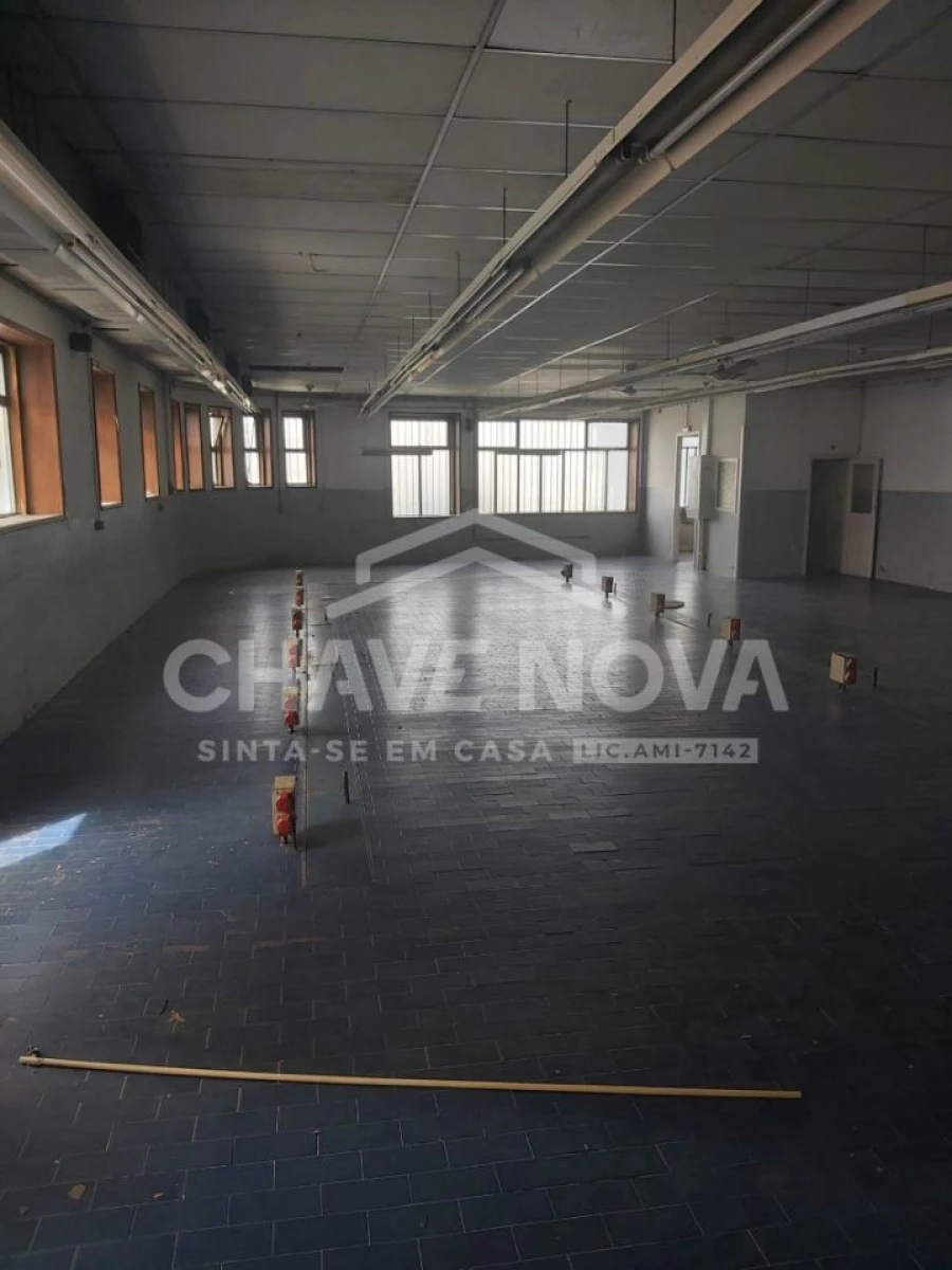 Armazém para Venda em Oliveira do Douro Foto 4