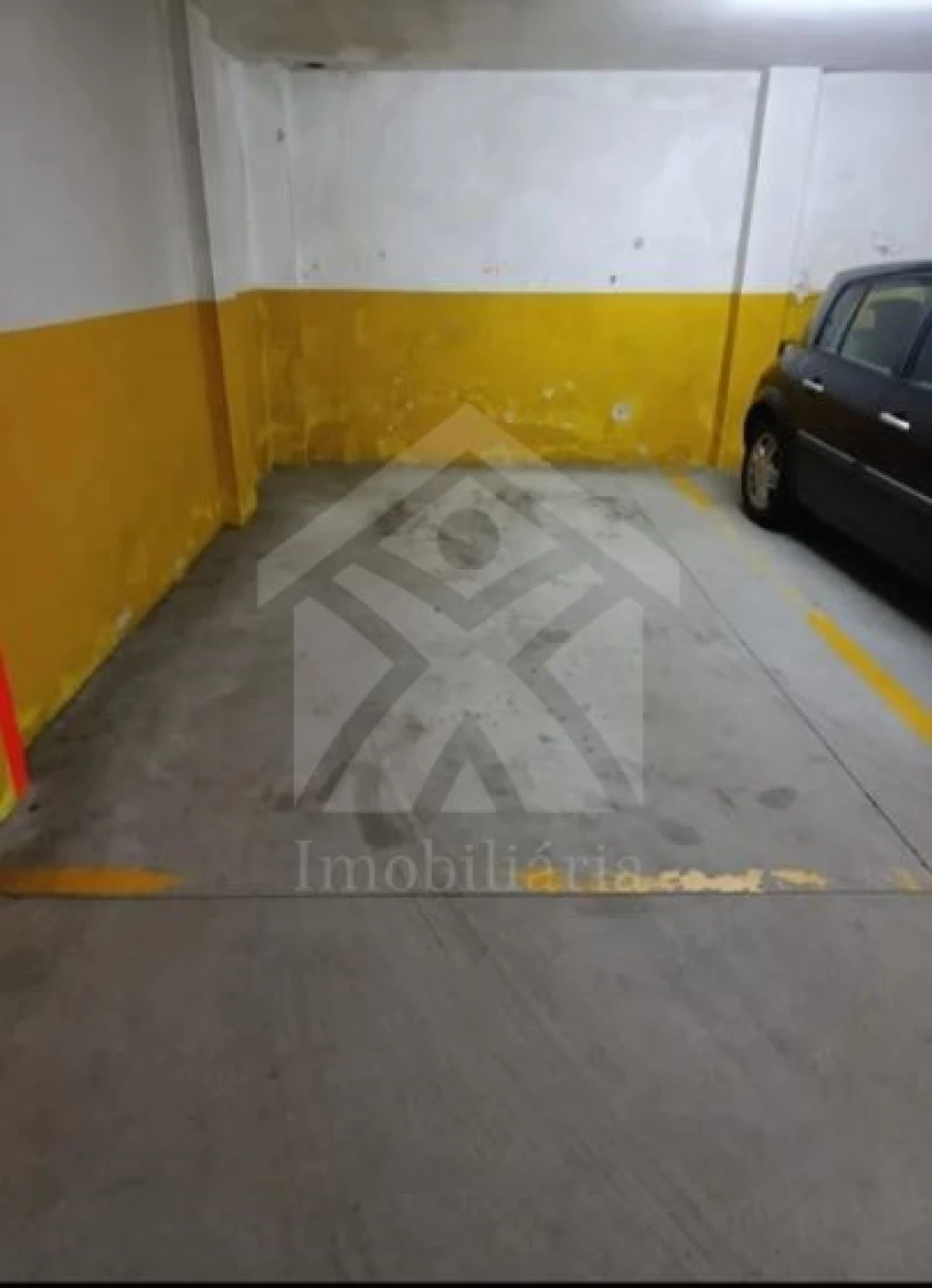 Garagem para Arrendamento em Mafamude e Vilar do Paraíso Foto 2