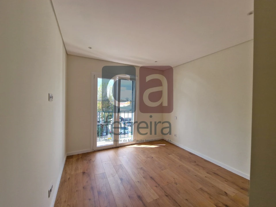Apartamento T3 para Venda em Almeirim Foto 32