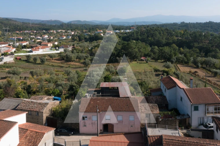 Moradia T3 para Venda em Poiares (Santo Andre) Foto 1