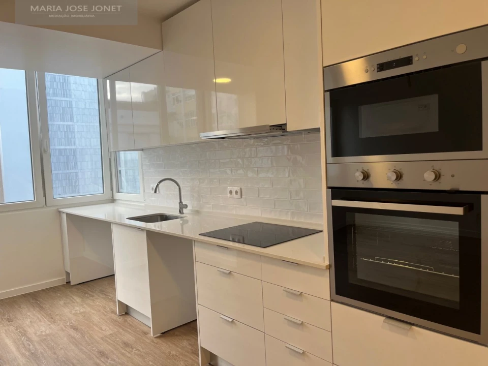 Apartamento T3 para Arrendamento em Avenidas Novas Foto 30