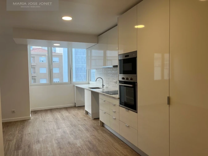 Apartamento T3 para Arrendamento em Avenidas Novas Foto 31