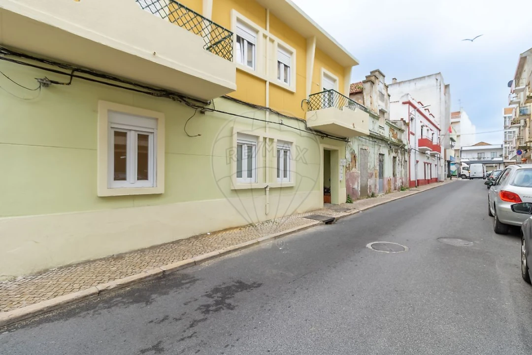 Apartamento T1 para Venda em Baixa da Banheira e Vale da Amoreira Foto 1