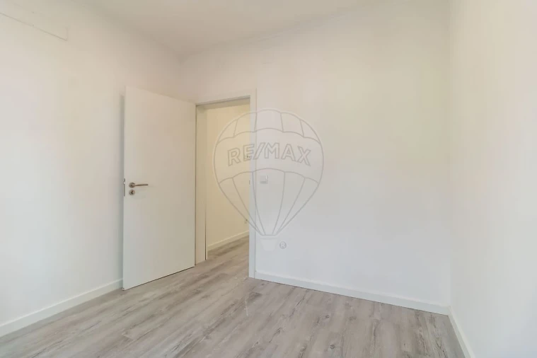 Apartamento T1 para Venda em Baixa da Banheira e Vale da Amoreira Foto 4