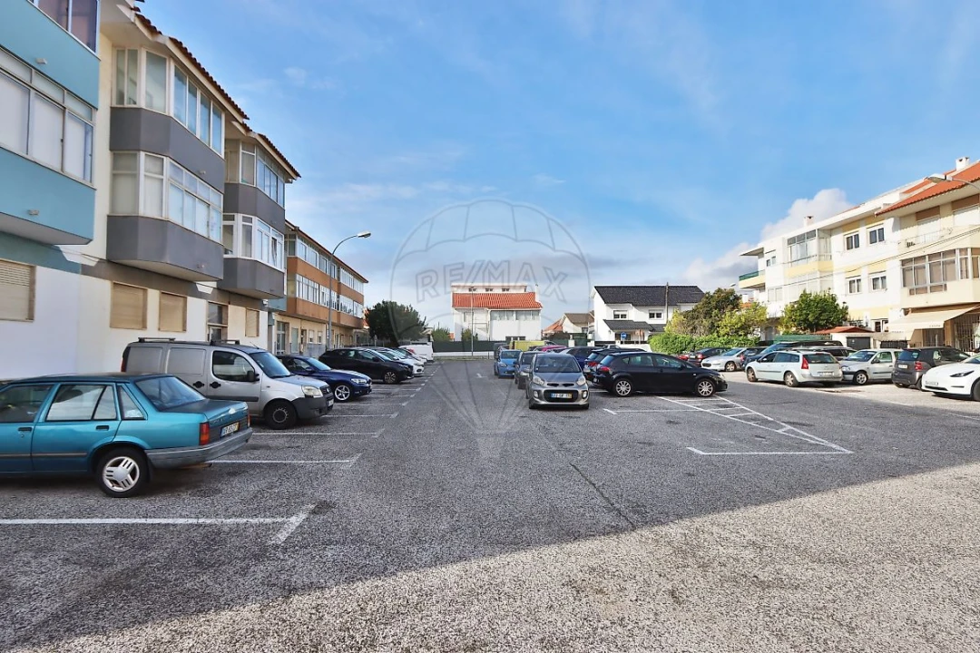 Armazém para Venda em Porto Salvo Foto 7