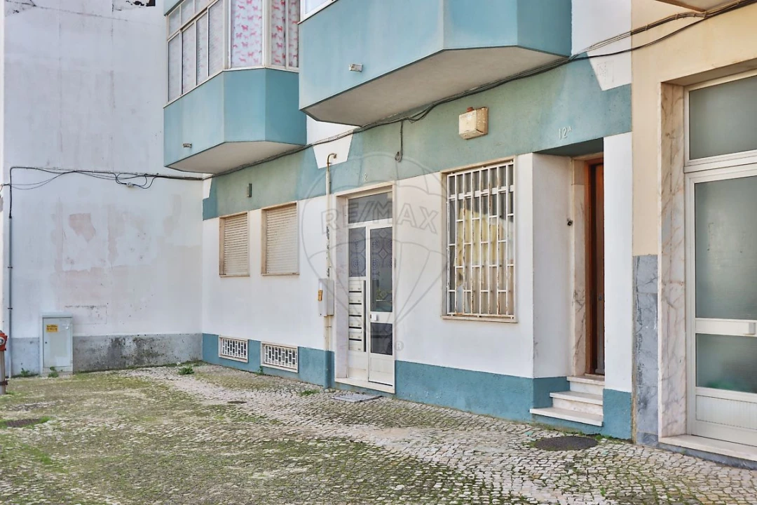 Armazém para Venda em Porto Salvo Foto 3