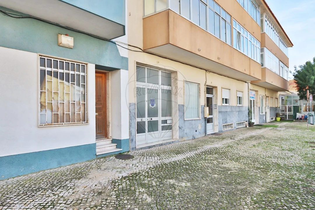 Armazém para Venda em Porto Salvo Foto 1