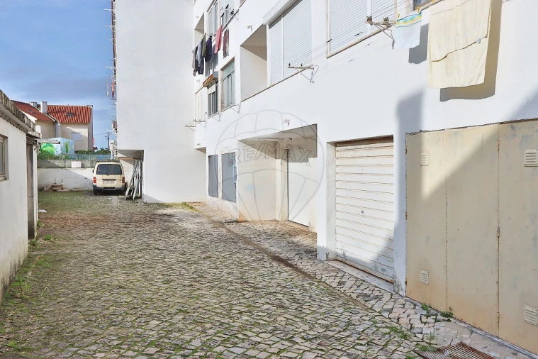 Armazém para Venda em Porto Salvo Foto 4