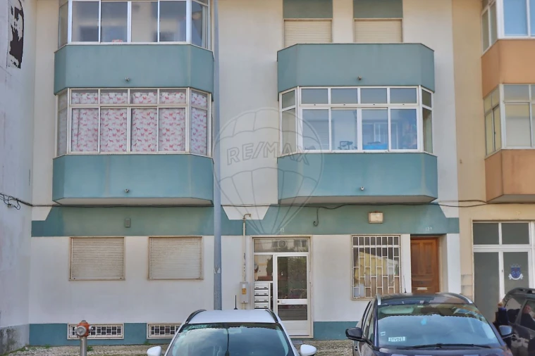 Armazém para Venda em Porto Salvo Foto 2