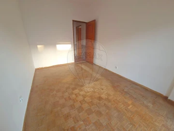 Apartamento T3 para Venda em Queluz e Belas