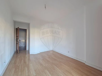 Apartamento T3 para Venda em Queluz e Belas
