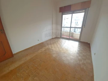 Apartamento T3 para Venda em Queluz e Belas