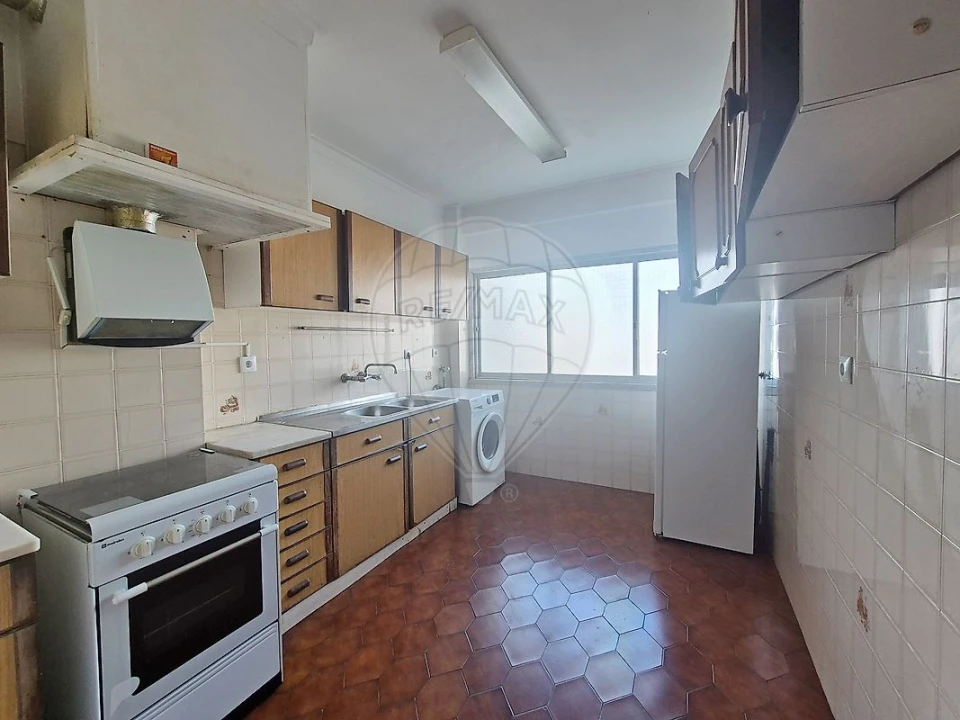 Apartamento T3 para Venda em Queluz e Belas Foto 3