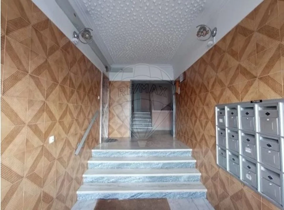 Apartamento T3 para Venda em Queluz e Belas Foto 2