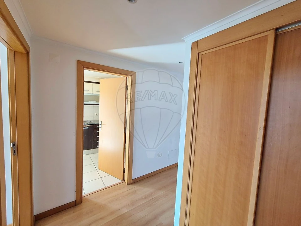 Apartamento T2 para Venda em Rio de Mouro Foto 8