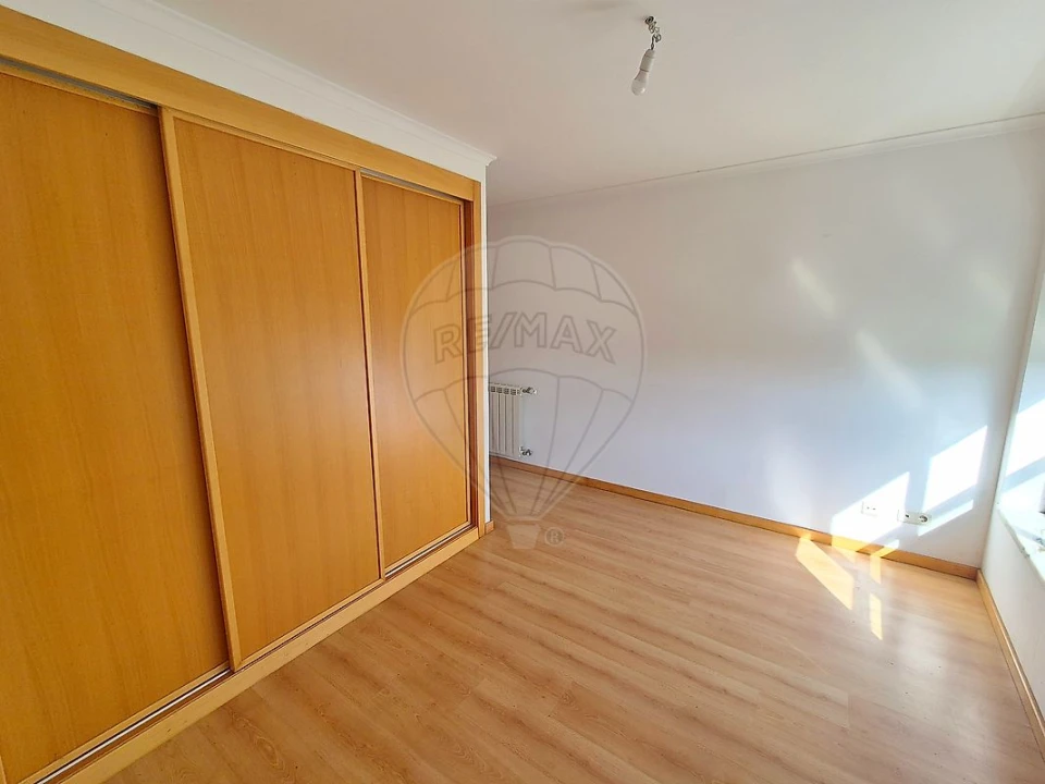 Apartamento T2 para Venda em Rio de Mouro Foto 3