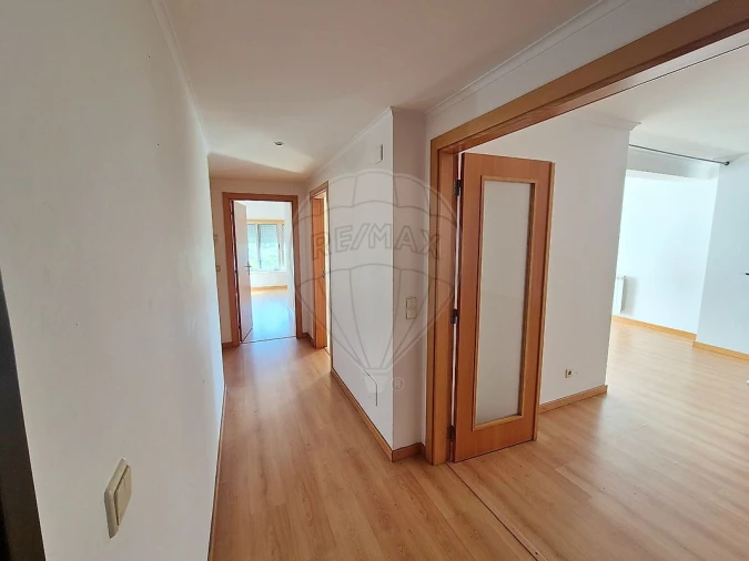 Apartamento T2 para Venda em Rio de Mouro Foto 10