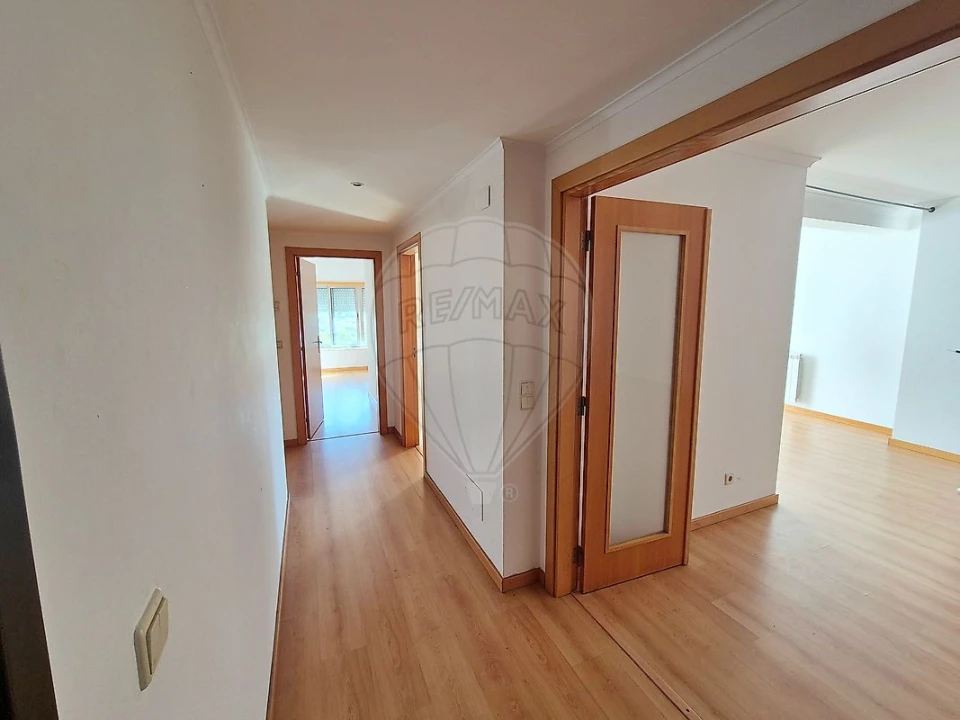 Apartamento T2 para Venda em Rio de Mouro Foto 10